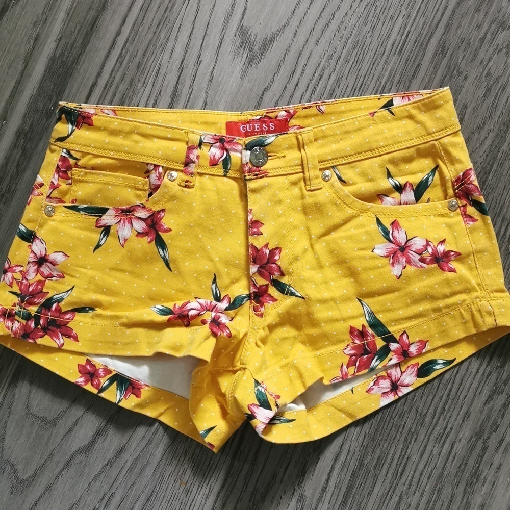 Guess Y2K Hawaiian Floral Girls shorts. EUC. Size 24 waist.